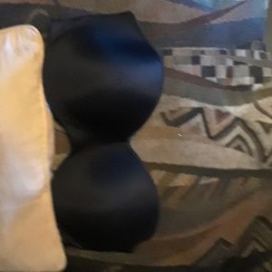 Black strapless bra